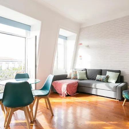 Apartment Cozy 1bdr Penthouse With Balcony! Lisbon