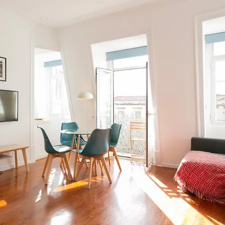 Cozy 1bdr Penthouse With Balcony! * Lisbon