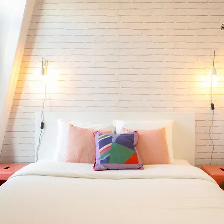 Cozy 1bdr Penthouse With Balcony!