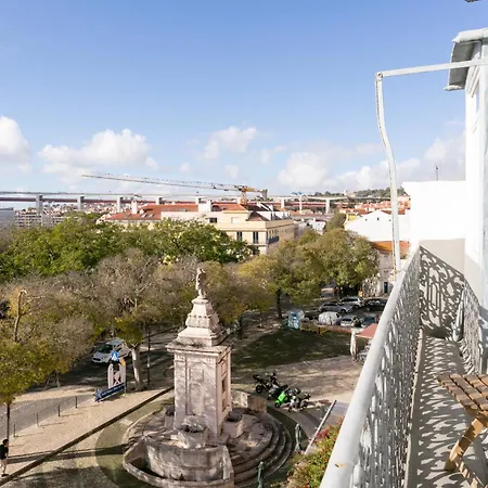 Cozy 1bdr Penthouse With Balcony! * Lisbon