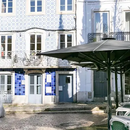 Beautiful Small Penthouse With Air Conditioner! شقة Lisboa