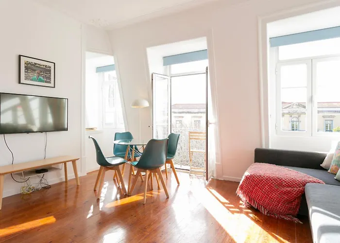 Beautiful Small Penthouse With Air Conditioner! * Лиссабон