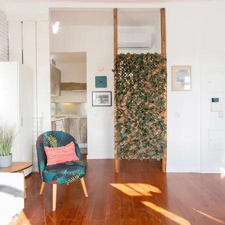 Beautiful Small Penthouse With Air Conditioner! *