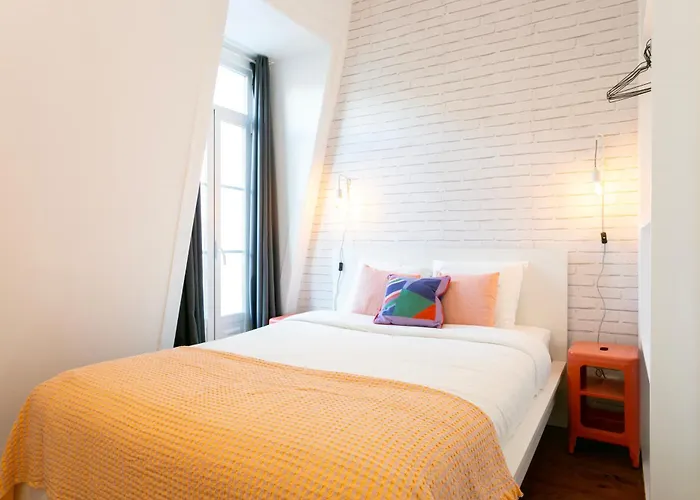 Beautiful Small Penthouse With Air Conditioner! 公寓 *