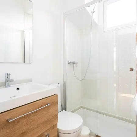 شقة Beautiful Small Penthouse With Air Conditioner! *