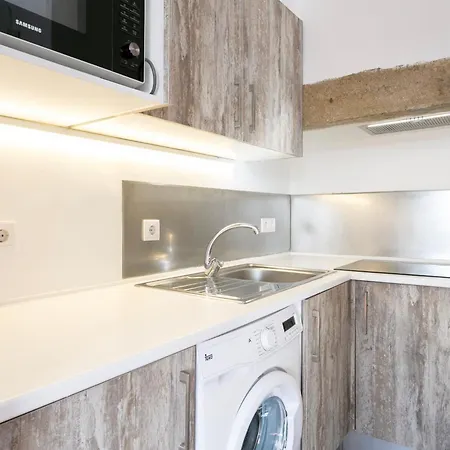 Beautiful Small Penthouse With Air Conditioner! شقة *