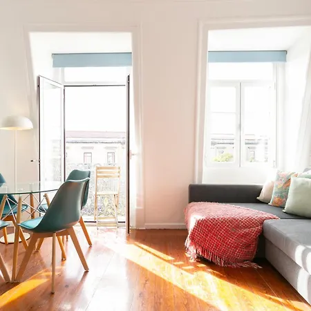شقة Beautiful Small Penthouse With Air Conditioner! Lisboa