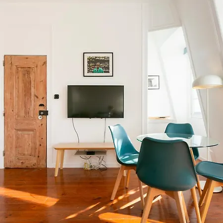 Daire Beautiful Small Penthouse With Air Conditioner!