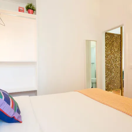 Appartement Beautiful Small Penthouse With Air Conditioner!