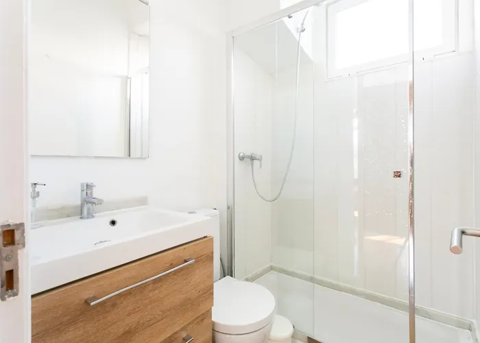 شقة Beautiful Small Penthouse With Air Conditioner! *