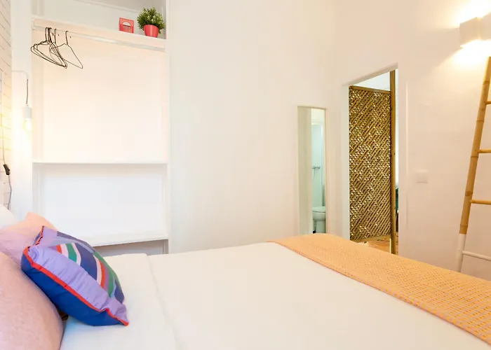 شقة Beautiful Small Penthouse With Air Conditioner!