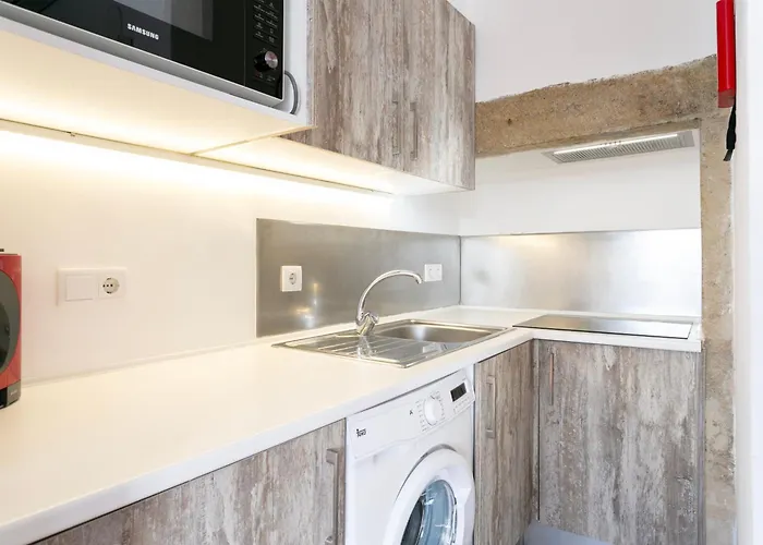 Beautiful Small Penthouse With Air Conditioner! شقة *