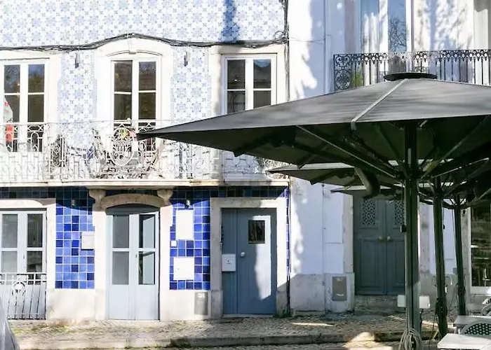 Beautiful Small Penthouse With Air Conditioner! شقة Lisboa